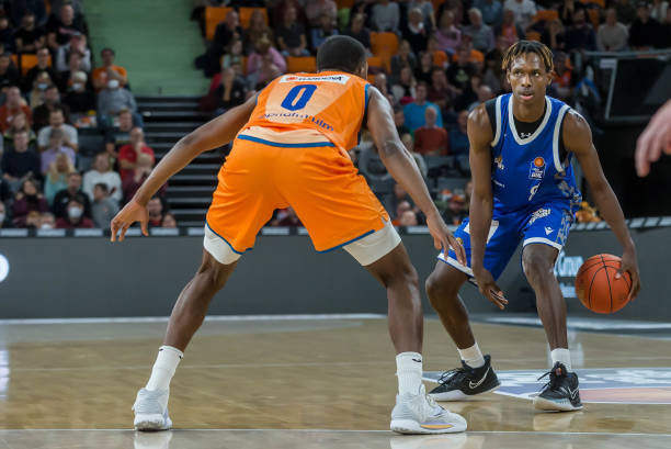 攻防两端的 攻防两端的