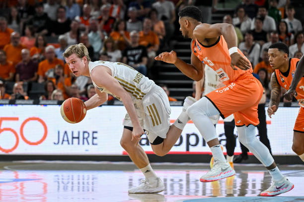 李小恒凭借 李小恒凭借