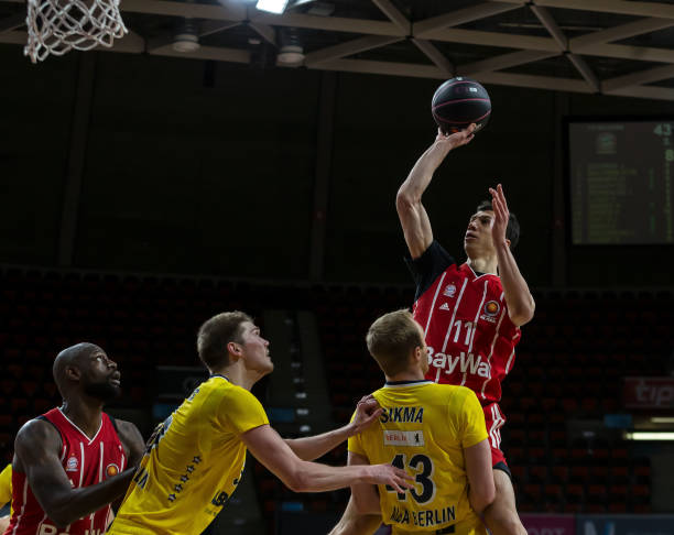 布朗追身三 布朗追身三